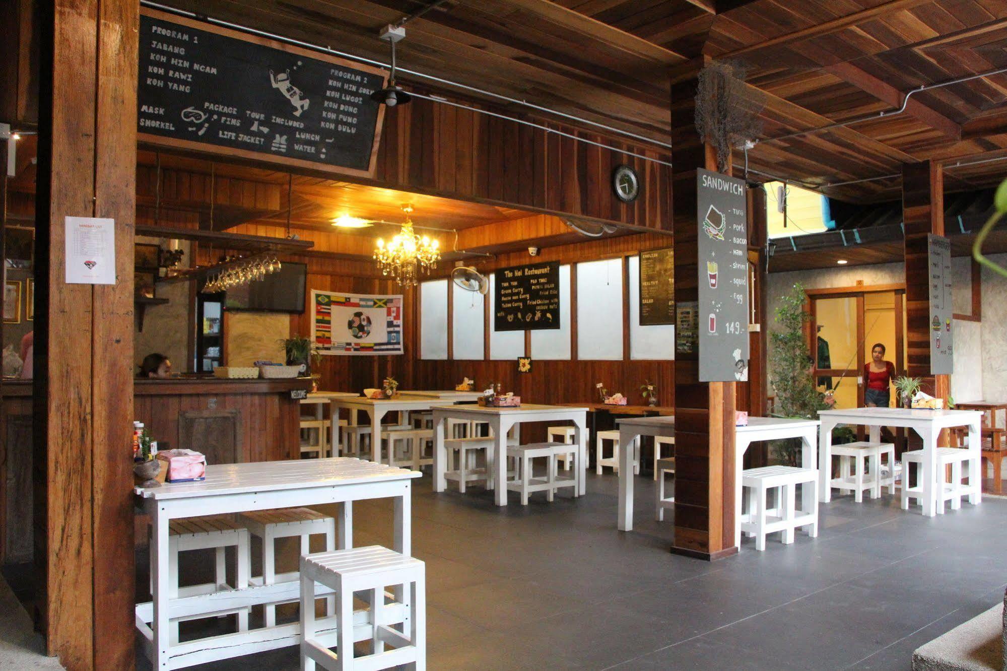 The Noi Guest House & Restaurant Koh Lipe Exterior photo
